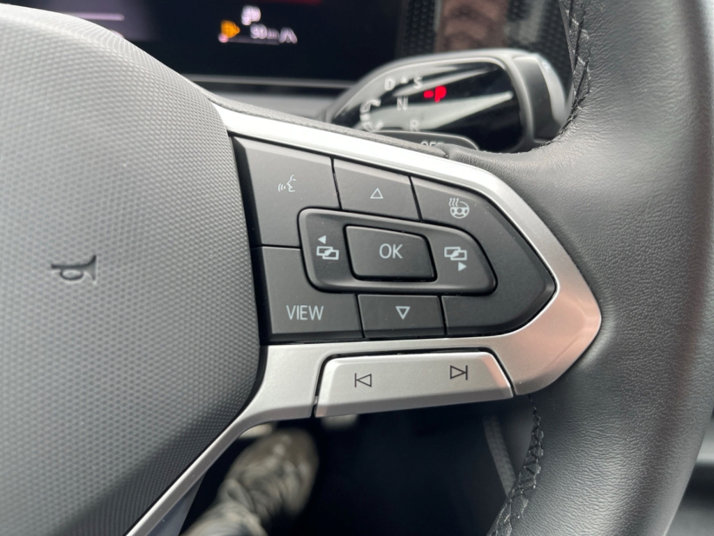 Fahrzeugabbildung Volkswagen Tiguan 1.5 eTSI DSG Goal IQ.Light AHK SHZ PDC Klima R-Kam FrontAs