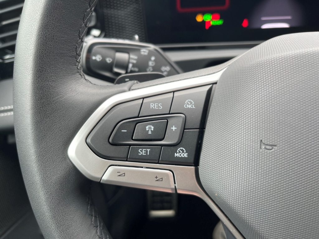 Fahrzeugabbildung Volkswagen Tiguan 1.5 eTSI DSG Goal IQ.Light AHK SHZ PDC Klima R-Kam FrontAs