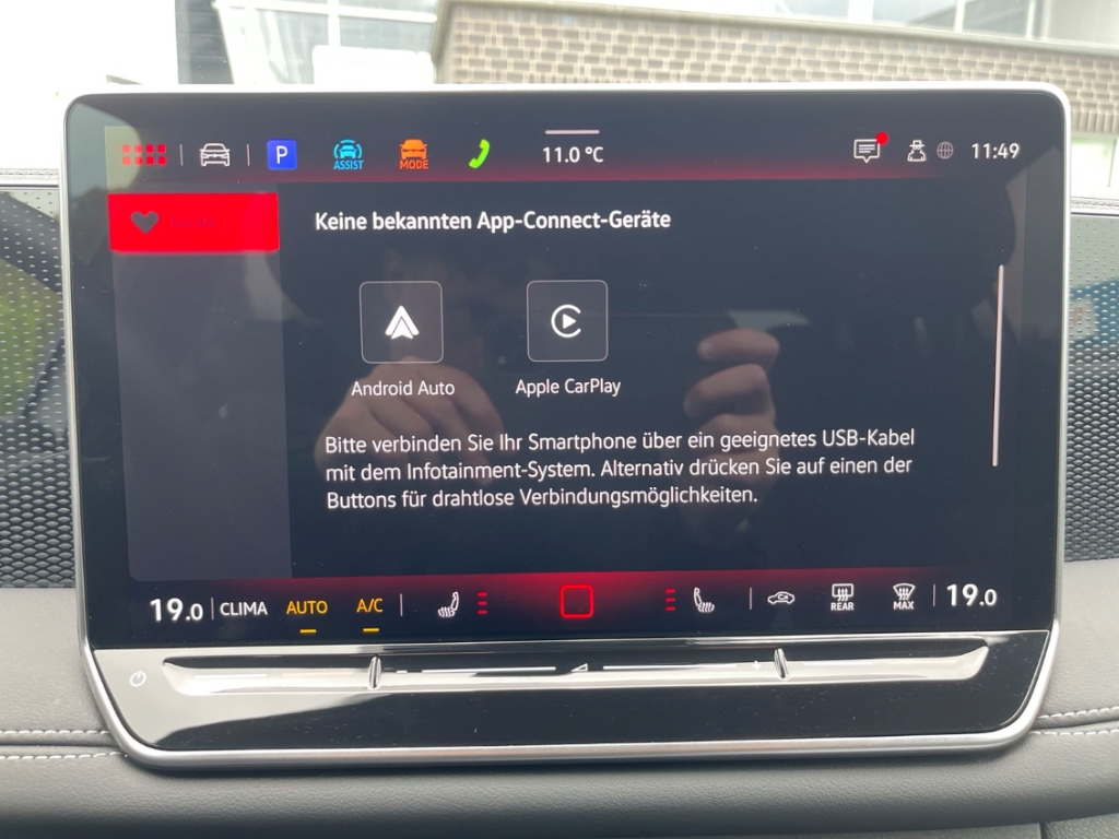 Fahrzeugabbildung Volkswagen Tiguan 1.5 eTSI DSG Goal IQ.Light AHK SHZ PDC Klima R-Kam FrontAs