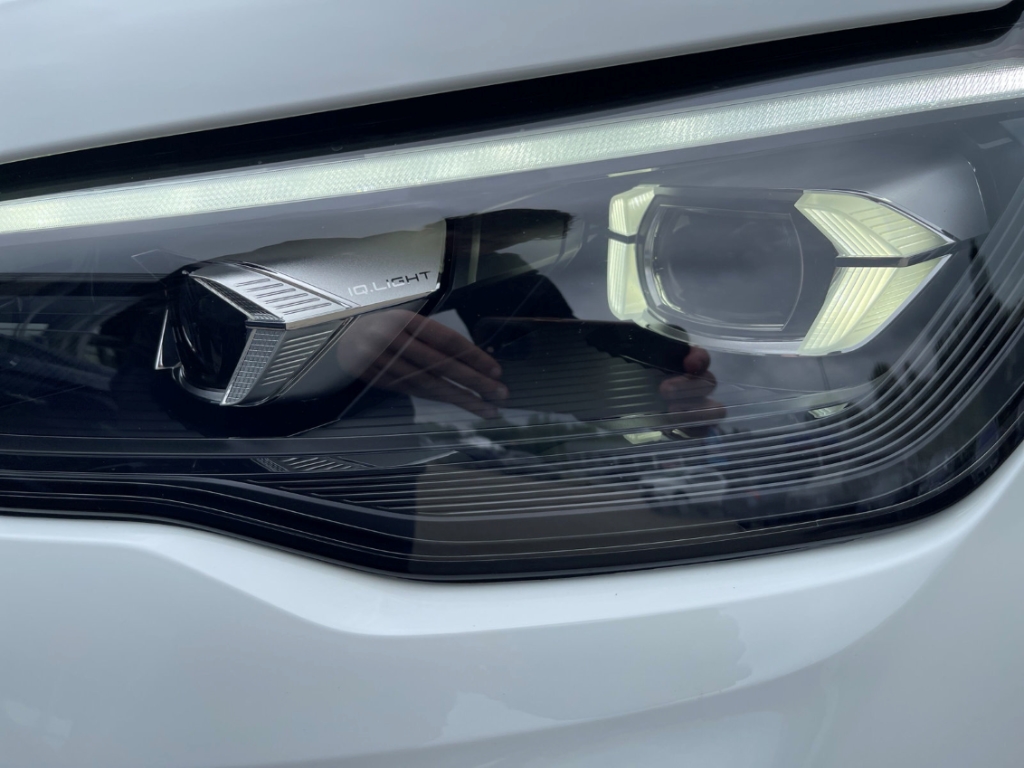 Fahrzeugabbildung Volkswagen Tiguan 1.5 eTSI DSG Goal IQ.Light AHK SHZ PDC Klima R-Kam FrontAs