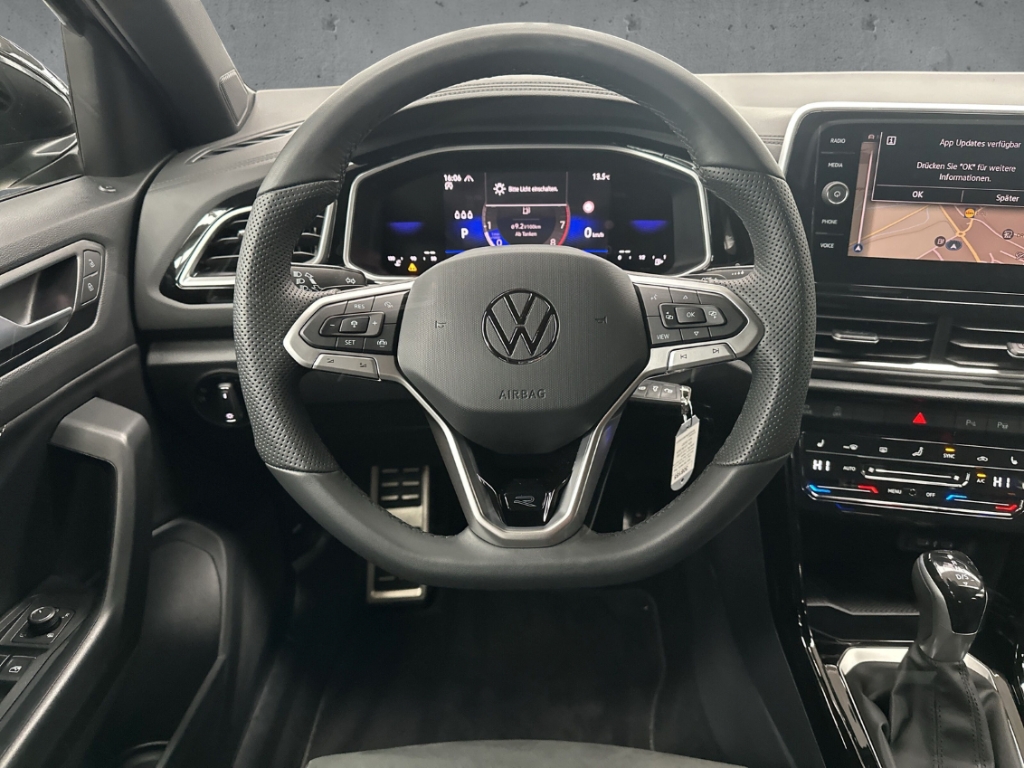 Fahrzeugabbildung Volkswagen T-Roc 1.5 TSI DSG R-Line AHK LED+ Navi ACC R-Kam