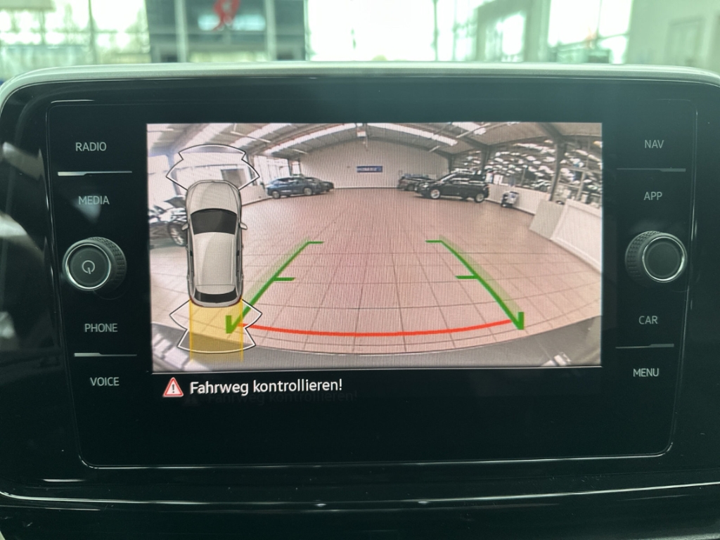 Fahrzeugabbildung Volkswagen T-Roc 1.5 TSI DSG R-Line AHK LED+ Navi ACC R-Kam