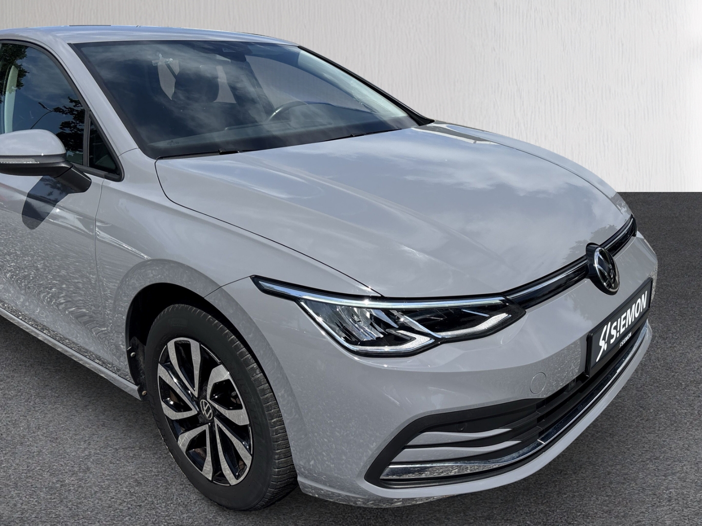 Fahrzeugabbildung Volkswagen Golf 1.5 TSI Active Navi ACC SHZ LHZ SideAss Kam