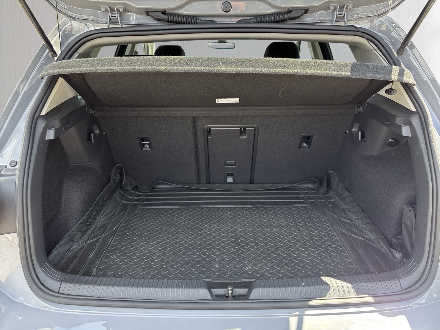Fahrzeugabbildung Volkswagen Golf 1.5 TSI Active Navi ACC SHZ LHZ SideAss Kam