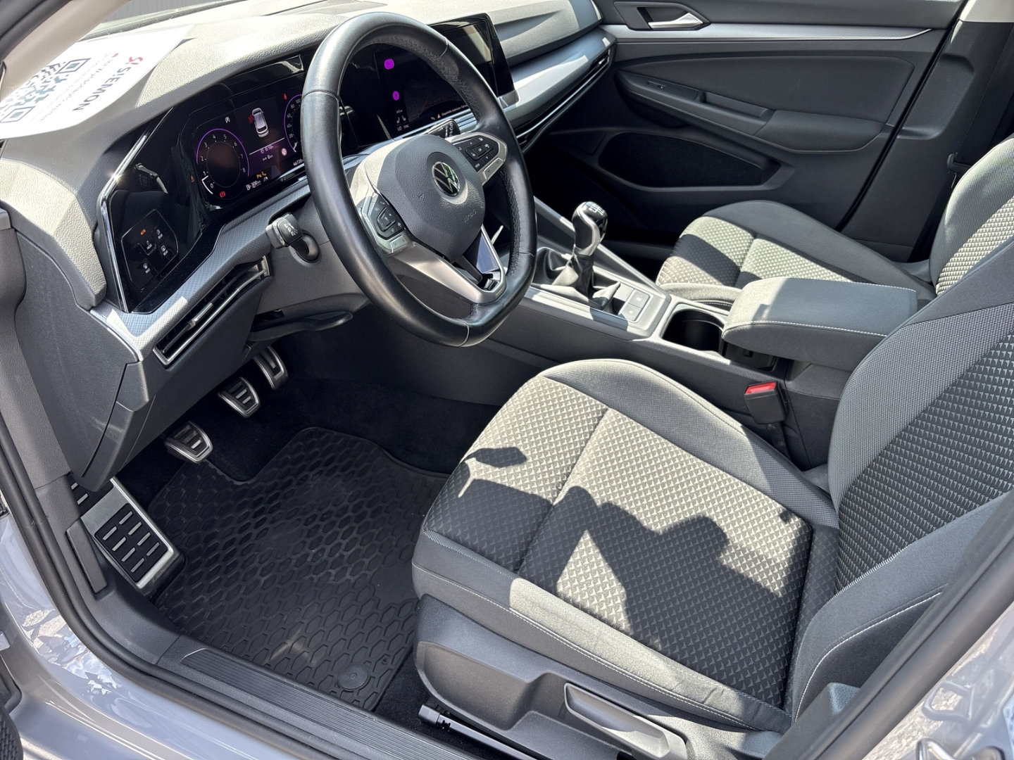 Fahrzeugabbildung Volkswagen Golf 1.5 TSI Active Navi ACC SHZ LHZ SideAss Kam