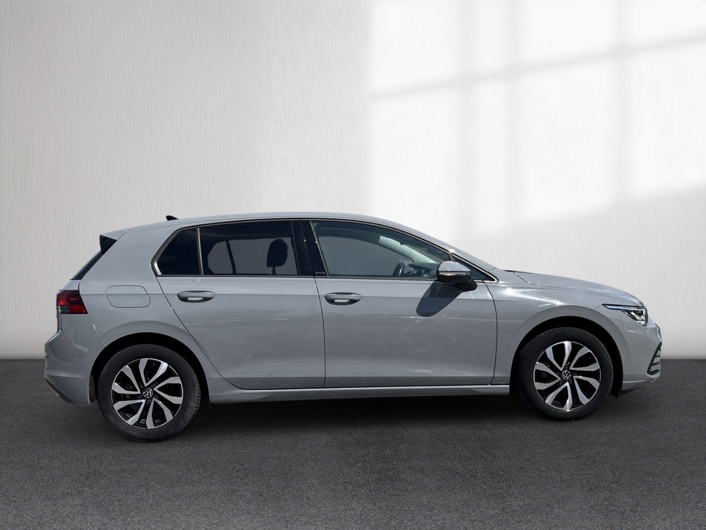 Fahrzeugabbildung Volkswagen Golf 1.5 TSI Active Navi ACC SHZ LHZ SideAss Kam