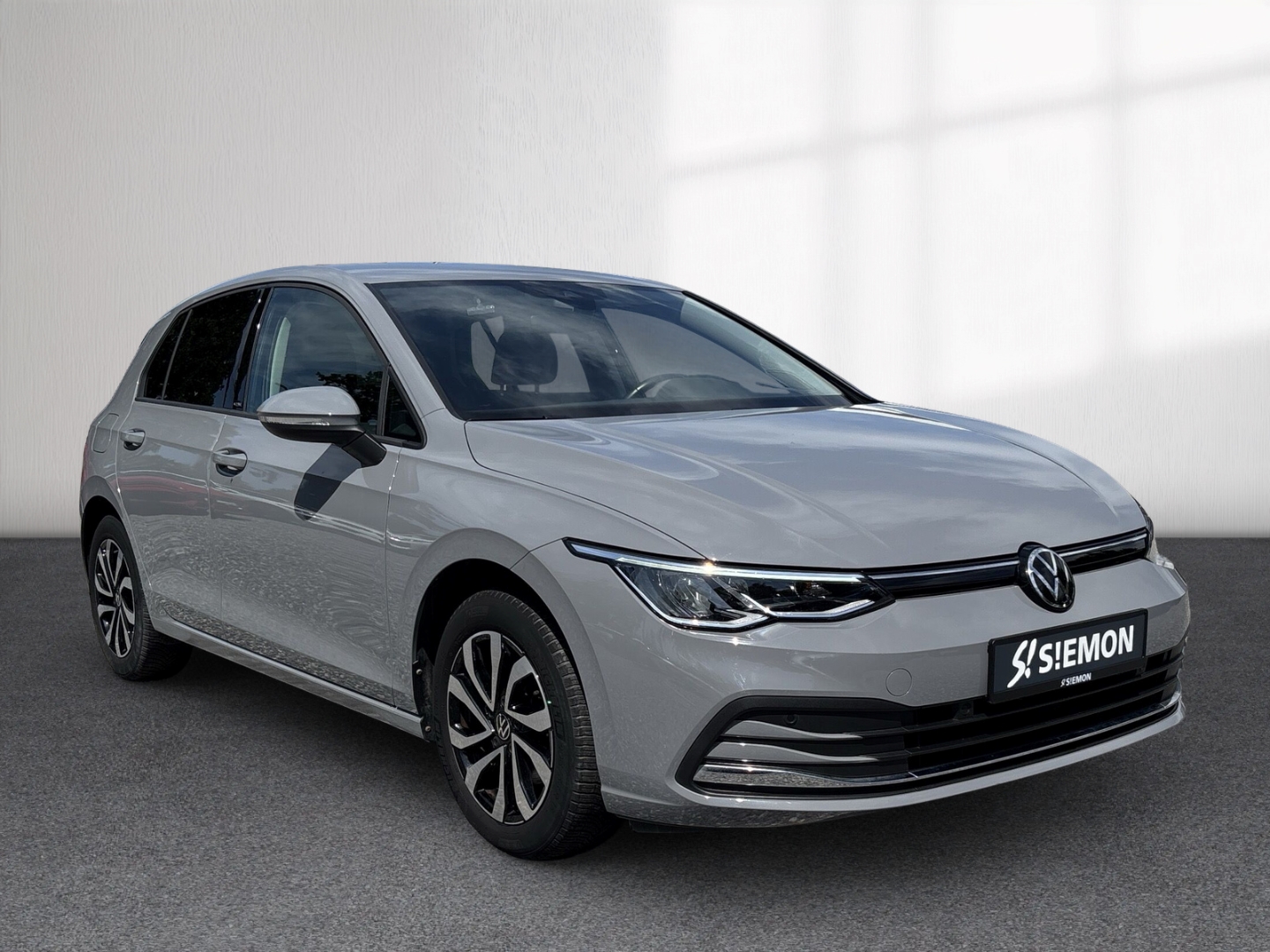 Fahrzeugabbildung Volkswagen Golf 1.5 TSI Active Navi ACC SHZ LHZ SideAss Kam