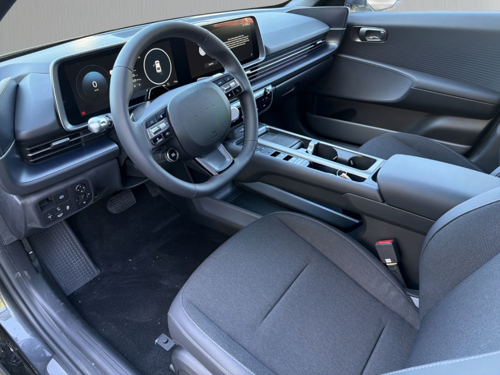 Fahrzeugabbildung Hyundai IONIQ 6 EV FL MY26 84kWh 2WD CENTRIQ Schiebedach Matrix LED Blendfreies Fernl. Kurvenlicht ACC