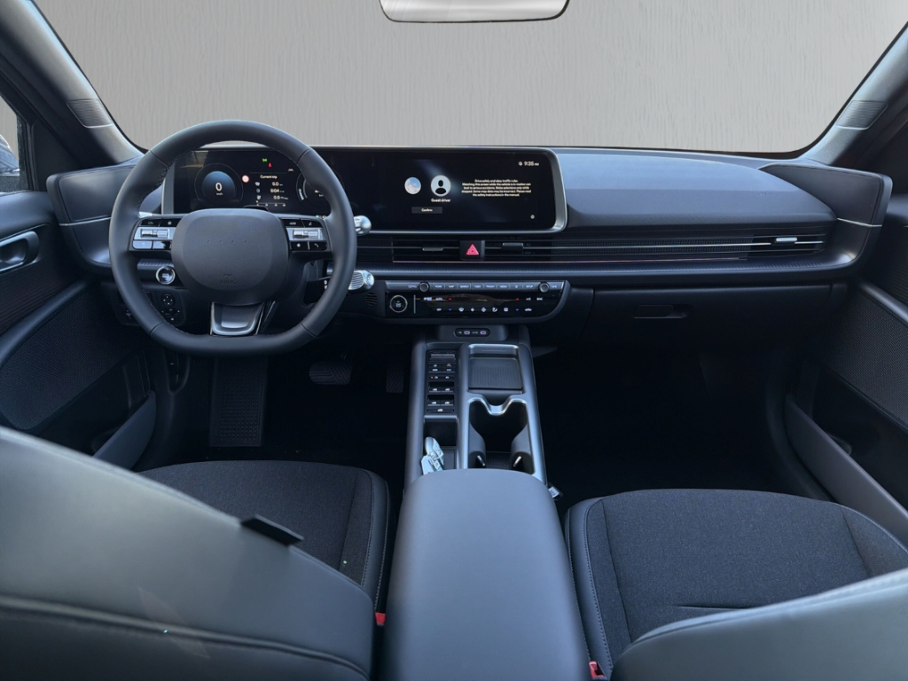 Fahrzeugabbildung Hyundai IONIQ 6 EV FL MY26 84kWh 2WD CENTRIQ Schiebedach Matrix LED Blendfreies Fernl. Kurvenlicht ACC