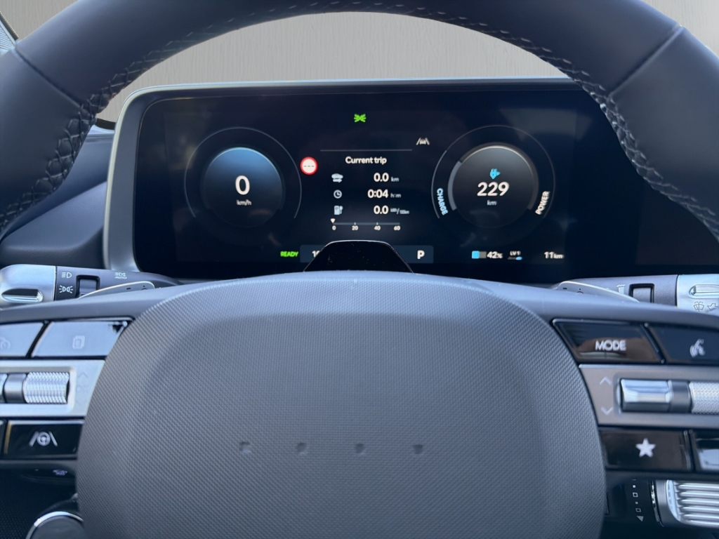 Fahrzeugabbildung Hyundai IONIQ 6 EV FL MY26 84kWh 2WD CENTRIQ Schiebedach Matrix LED Blendfreies Fernl. Kurvenlicht ACC