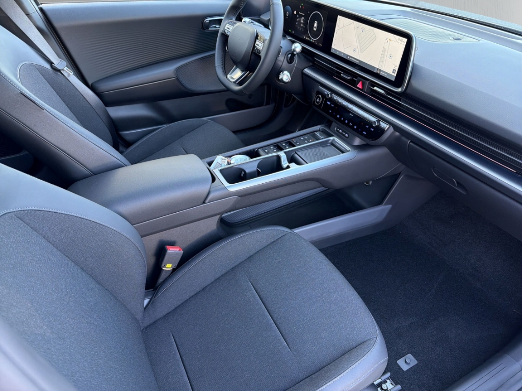 Fahrzeugabbildung Hyundai IONIQ 6 EV FL MY26 84kWh 2WD CENTRIQ Schiebedach Matrix LED Blendfreies Fernl. Kurvenlicht ACC