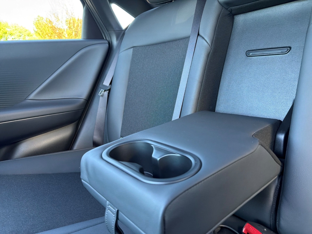 Fahrzeugabbildung Hyundai IONIQ 6 EV FL MY26 84kWh 2WD CENTRIQ Schiebedach Matrix LED Blendfreies Fernl. Kurvenlicht ACC