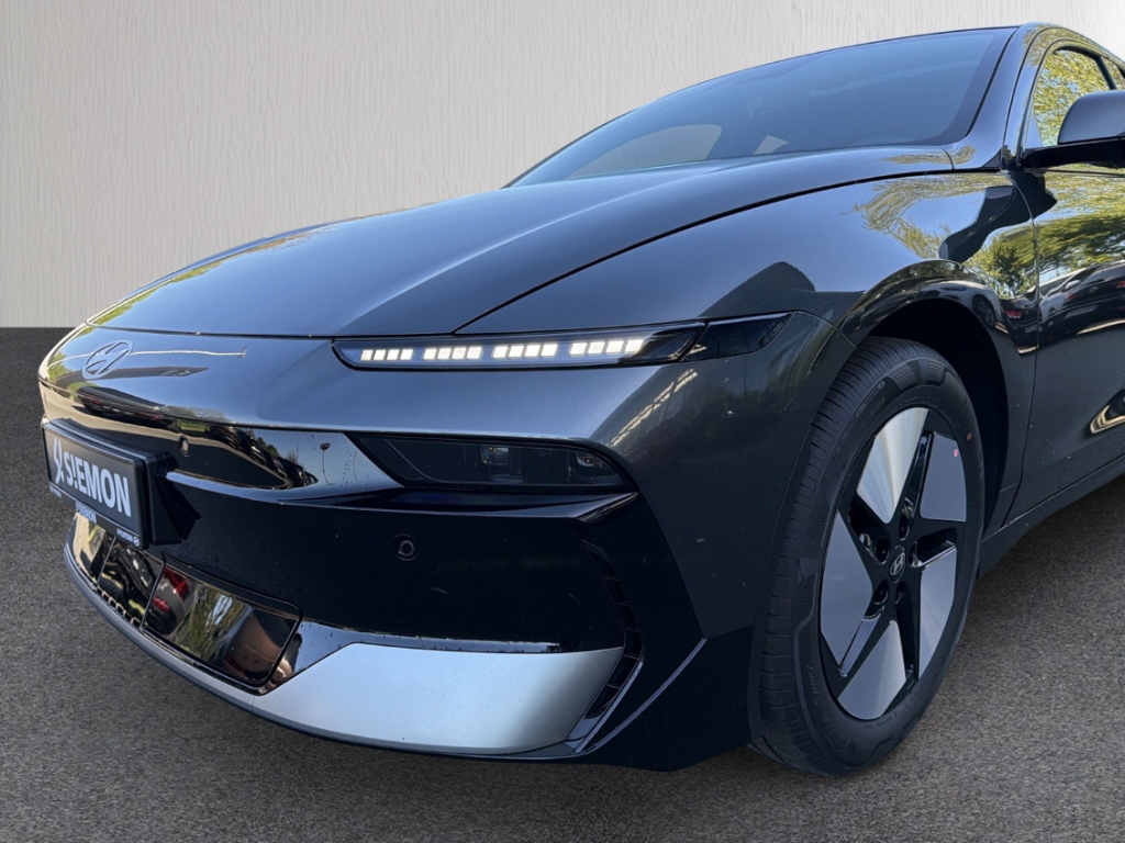 Fahrzeugabbildung Hyundai IONIQ 6 EV FL MY26 84kWh 2WD CENTRIQ Schiebedach Matrix LED Blendfreies Fernl. Kurvenlicht ACC