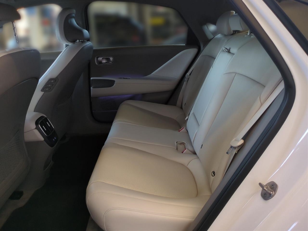 Fahrzeugabbildung Hyundai IONIQ 6 4WD 77,4kWh UNIQ Digi-Spiegel 20LM HUD Navi Digitales Cockpit Memory Sitze