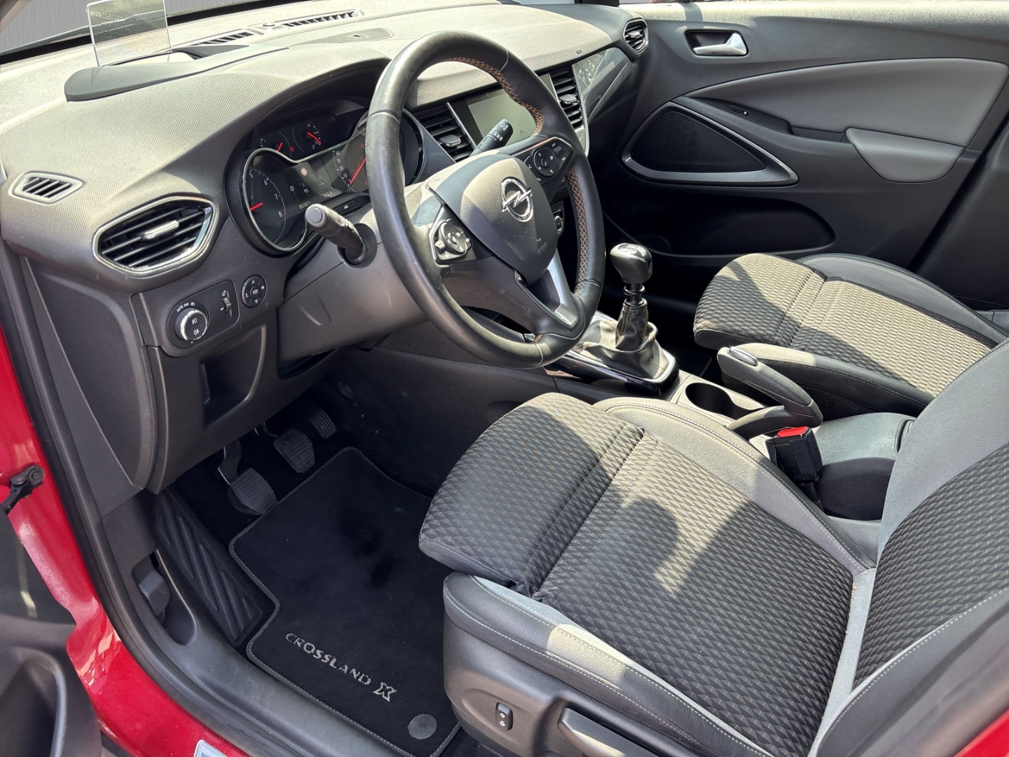 Fahrzeugabbildung Opel Crossland X 1.2 Ultimate ACC PDC HeadUp Navi SHZ
