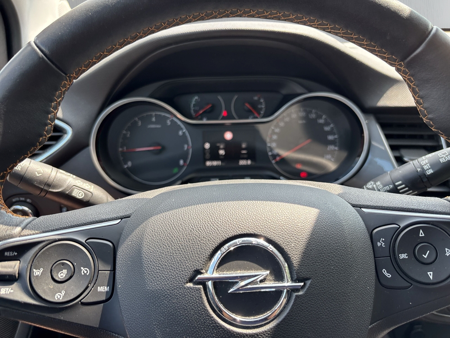 Fahrzeugabbildung Opel Crossland X 1.2 Ultimate ACC PDC HeadUp Navi SHZ