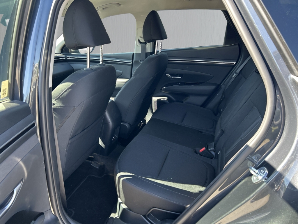 Fahrzeugabbildung Hyundai TUCSON HEV 1.6 T-GDi 6AT 4WD Trend Assist-P. el.Heckklappe Navi Digitales Cockpit