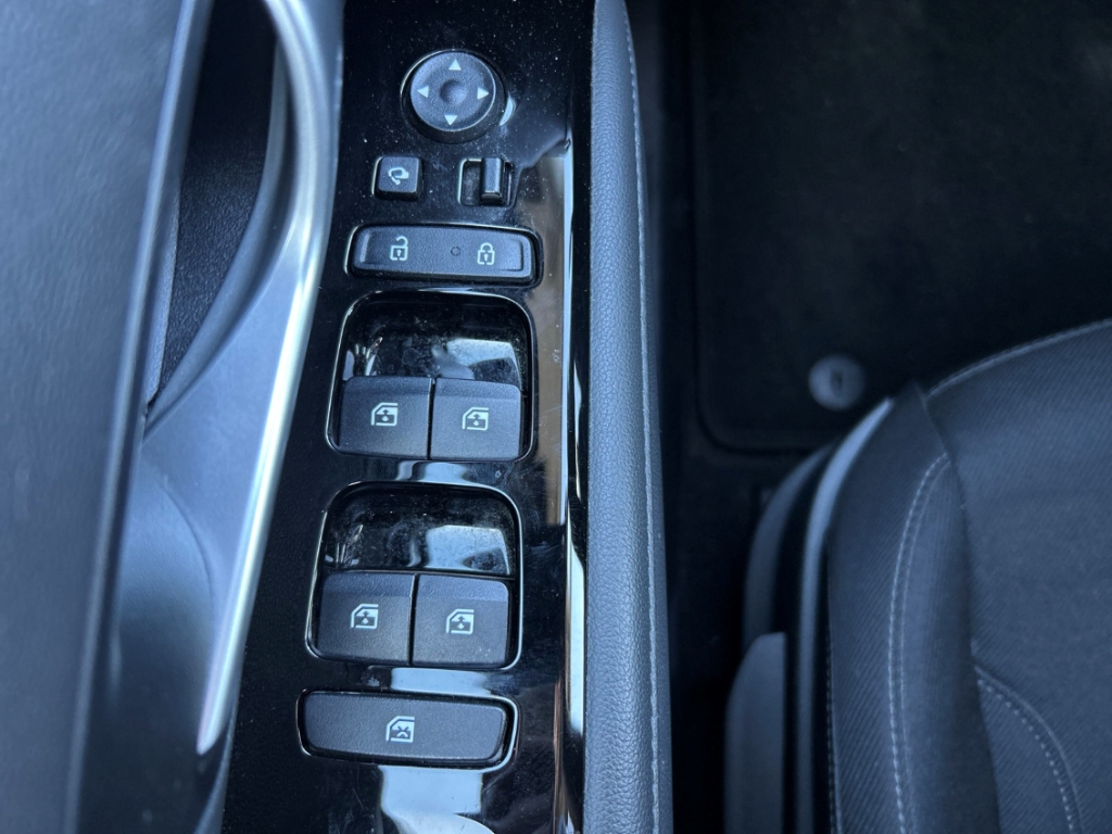 Fahrzeugabbildung Hyundai TUCSON HEV 1.6 T-GDi 6AT 4WD Trend Assist-P. el.Heckklappe Navi Digitales Cockpit