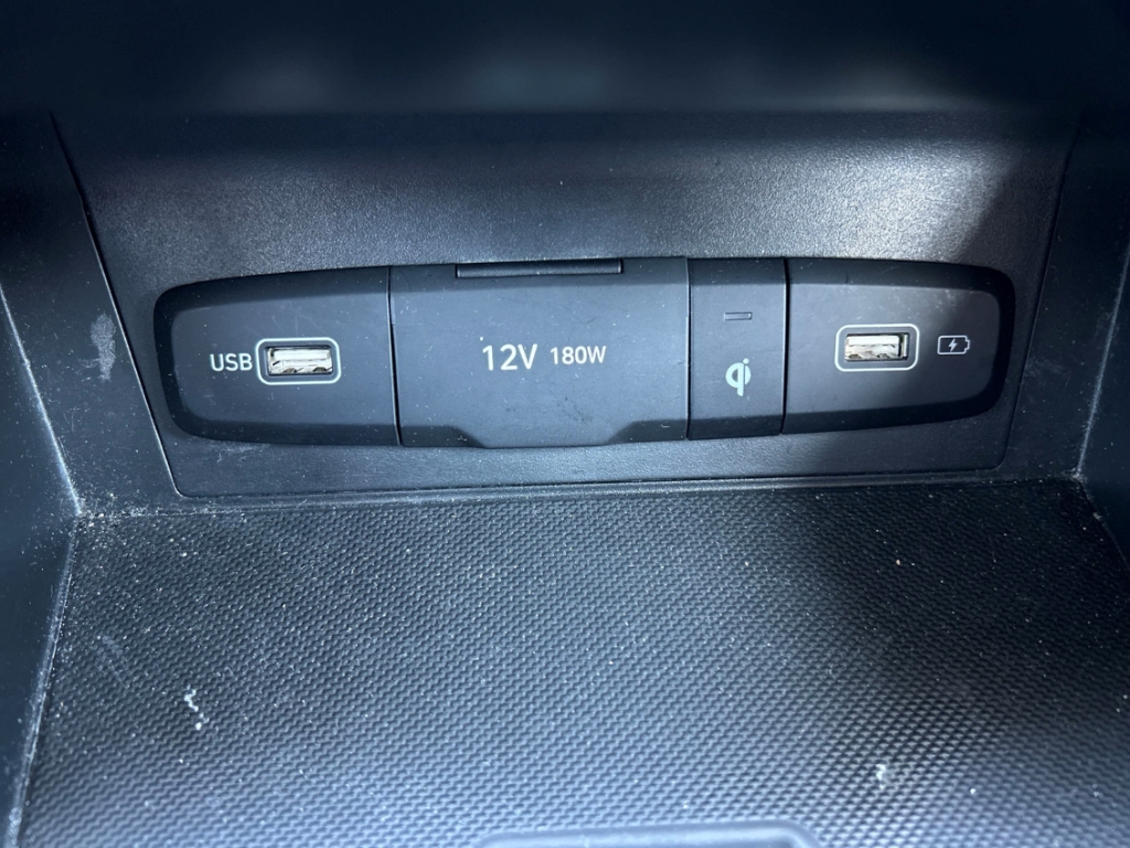 Fahrzeugabbildung Hyundai TUCSON HEV 1.6 T-GDi 6AT 4WD Trend Assist-P. el.Heckklappe Navi Digitales Cockpit