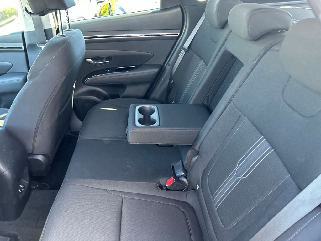 Fahrzeugabbildung Hyundai TUCSON HEV 1.6 T-GDi 6AT 4WD Trend Assist-P. el.Heckklappe Navi Digitales Cockpit