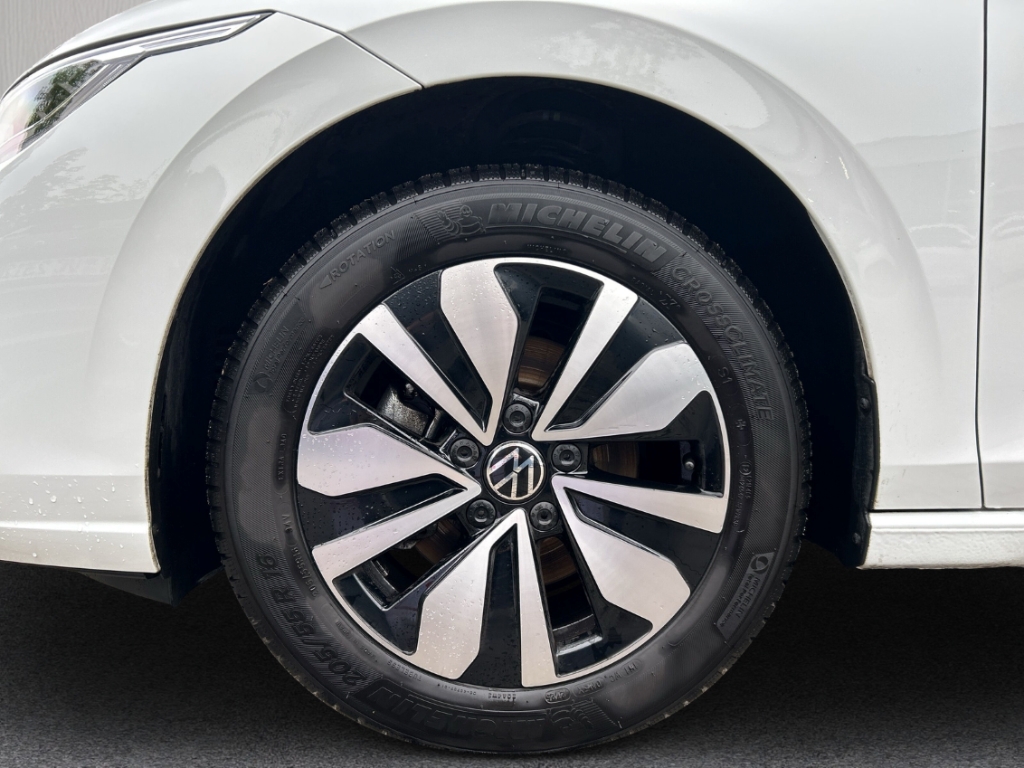 Fahrzeugabbildung Volkswagen Golf Life 1.5 eTSI DSG OPF LED