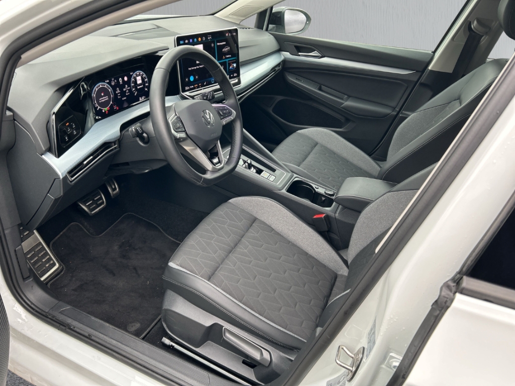 Fahrzeugabbildung Volkswagen Golf Life 1.5 eTSI DSG OPF LED