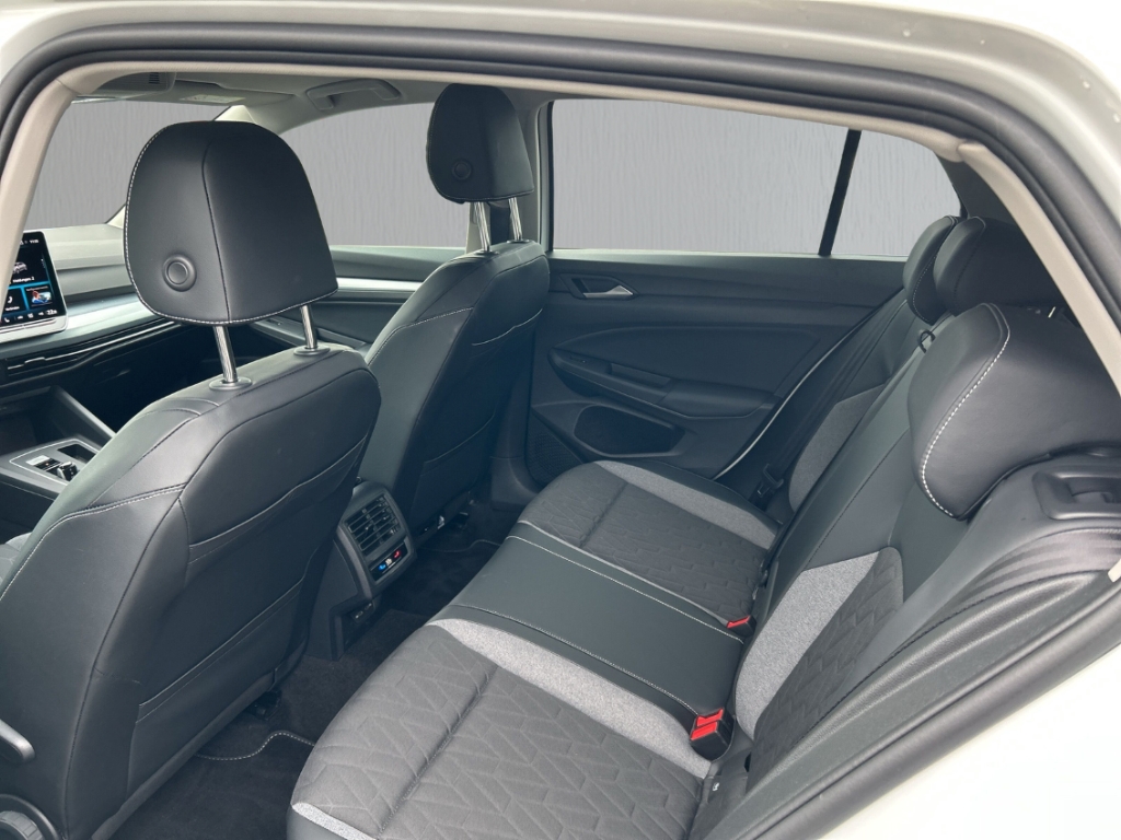 Fahrzeugabbildung Volkswagen Golf Life 1.5 eTSI DSG OPF LED
