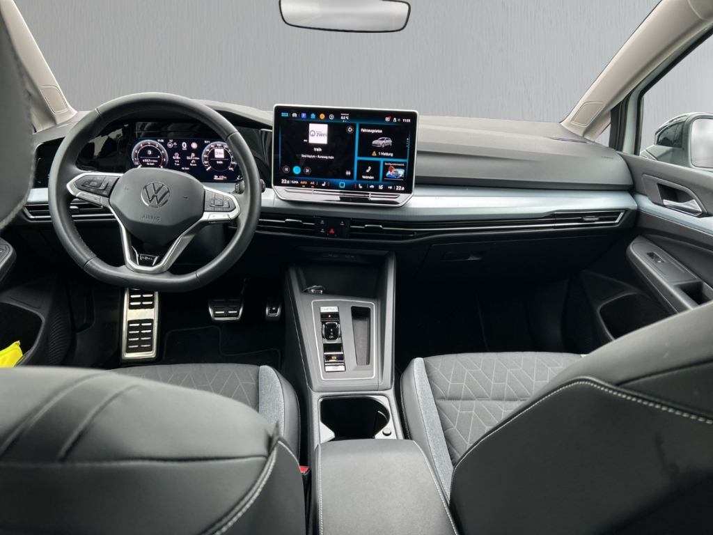 Fahrzeugabbildung Volkswagen Golf Life 1.5 eTSI DSG OPF LED