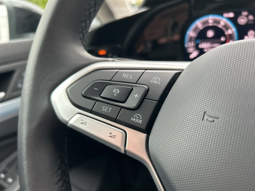 Fahrzeugabbildung Volkswagen Golf Life 1.5 eTSI DSG OPF LED