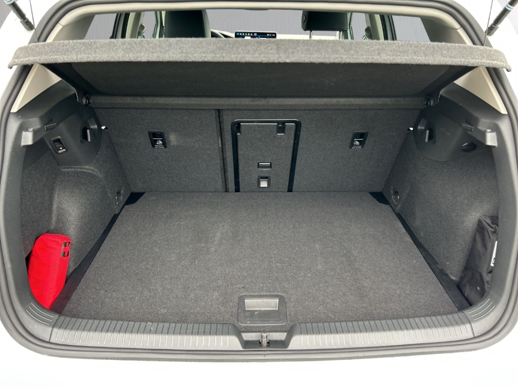 Fahrzeugabbildung Volkswagen Golf Life 1.5 eTSI DSG OPF LED