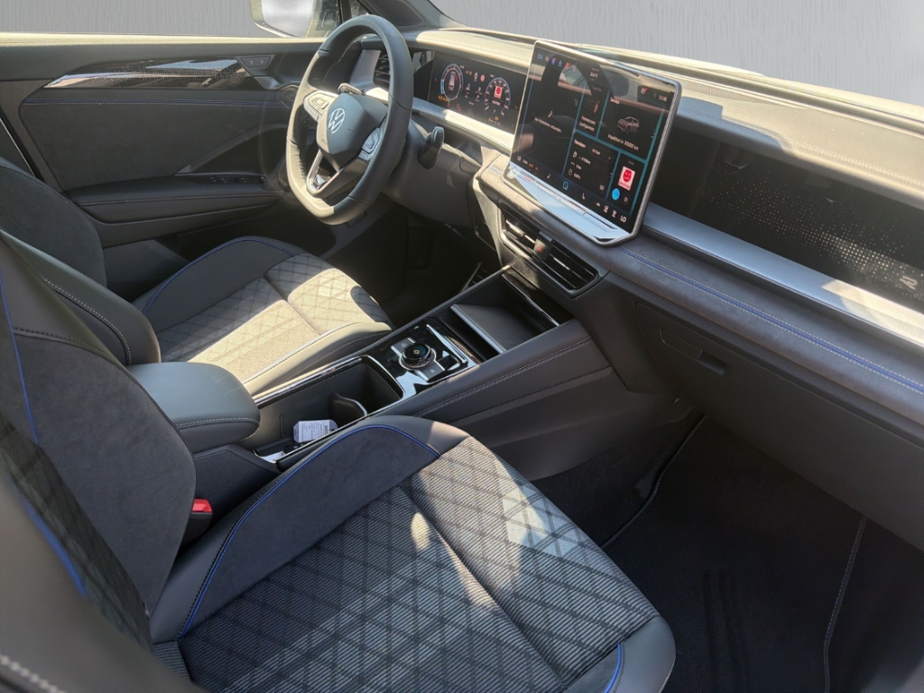 Fahrzeugabbildung Volkswagen Tayron R-Line 2.0 TDI DSG 4M Black Style AHK PANO