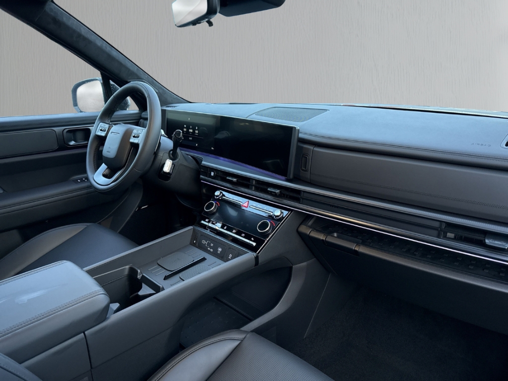 Fahrzeugabbildung Hyundai SANTA FE MY26 PHEV 1.6 4WD BLACKLINE 7-Sitze HUD Navi Leder digitales Cockpit