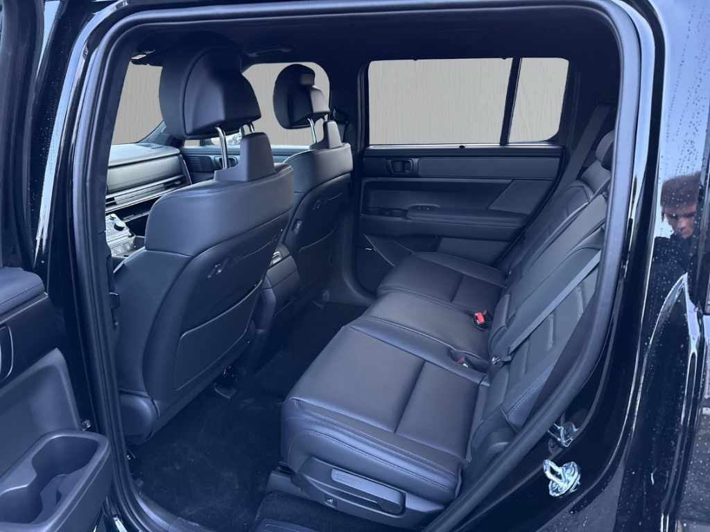 Fahrzeugabbildung Hyundai SANTA FE MY26 PHEV 1.6 4WD BLACKLINE 7-Sitze HUD Navi Leder digitales Cockpit