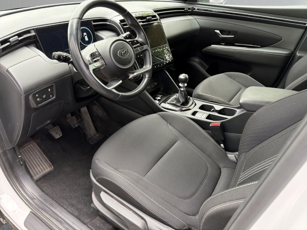 Fahrzeugabbildung Hyundai TUCSON 1.6 T-GDi MT 2WD ADVANTAGE Navi Digitales Cockpit Soundsystem