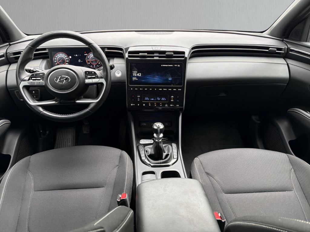 Fahrzeugabbildung Hyundai TUCSON 1.6 T-GDi MT 2WD ADVANTAGE Navi Digitales Cockpit Soundsystem