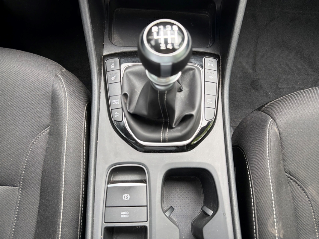 Fahrzeugabbildung Hyundai TUCSON 1.6 T-GDi MT 2WD ADVANTAGE Navi Digitales Cockpit Soundsystem