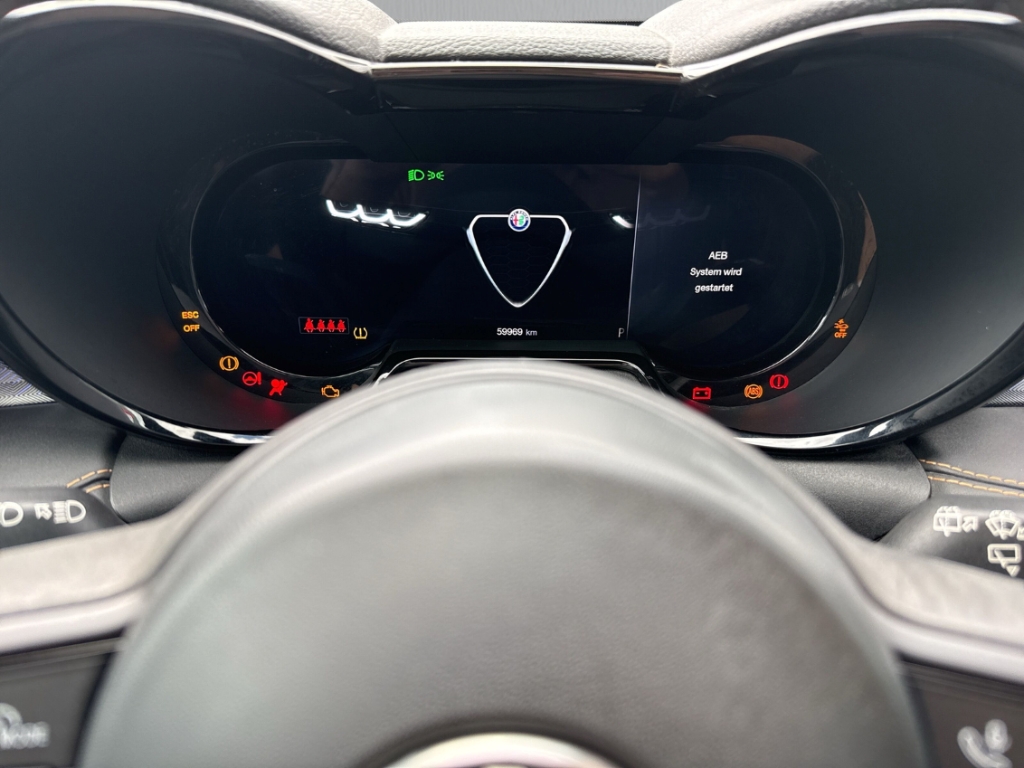 Fahrzeugabbildung Alfa Romeo Tonale Ti 1.5 NAVI LED R-Kam Klima PDC Tempo