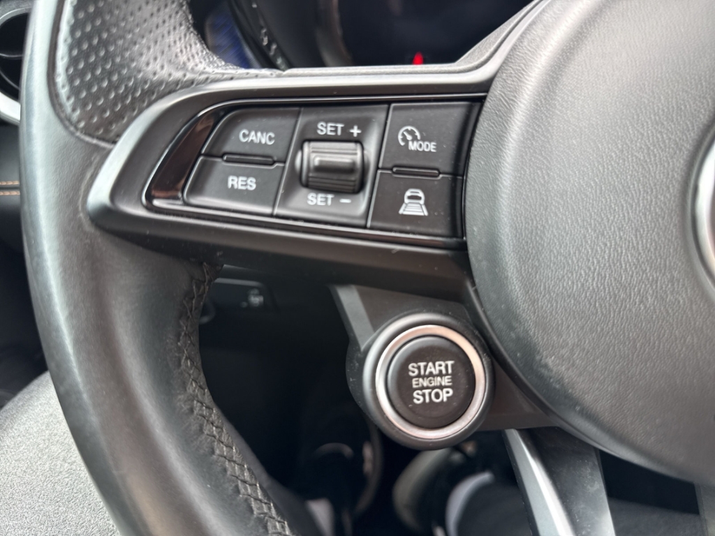 Fahrzeugabbildung Alfa Romeo Tonale Ti 1.5 NAVI LED R-Kam Klima PDC Tempo