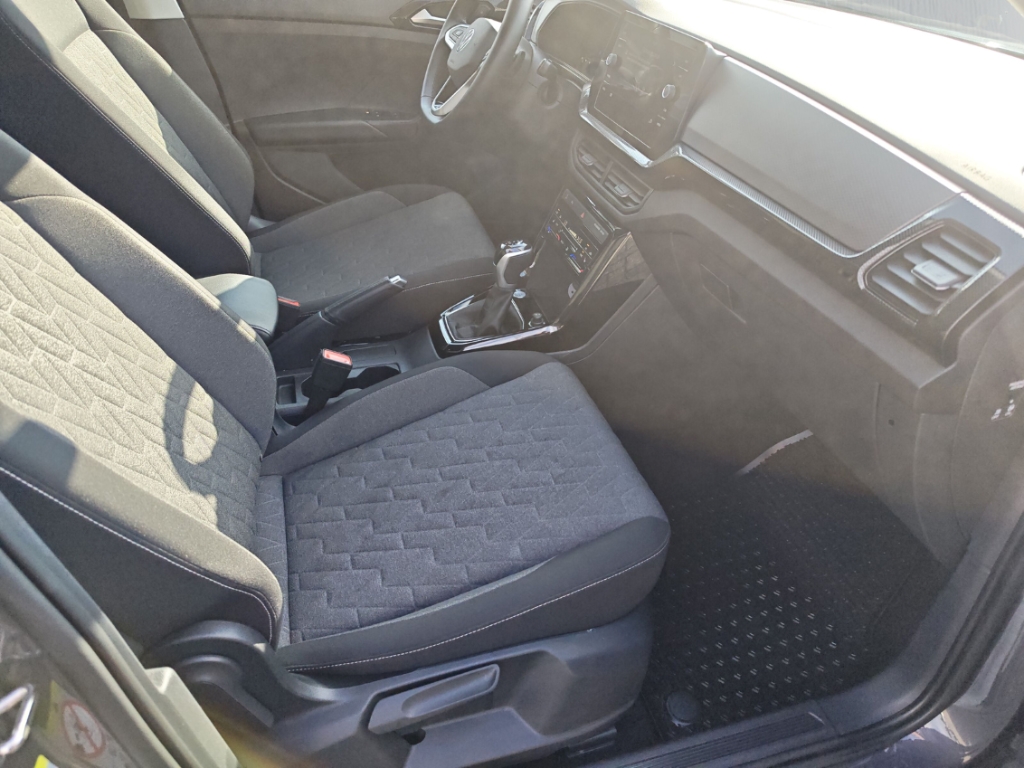 Fahrzeugabbildung Volkswagen T-Cross 1.0 TSI DSG Life LED IQ Drive SHZ LM17