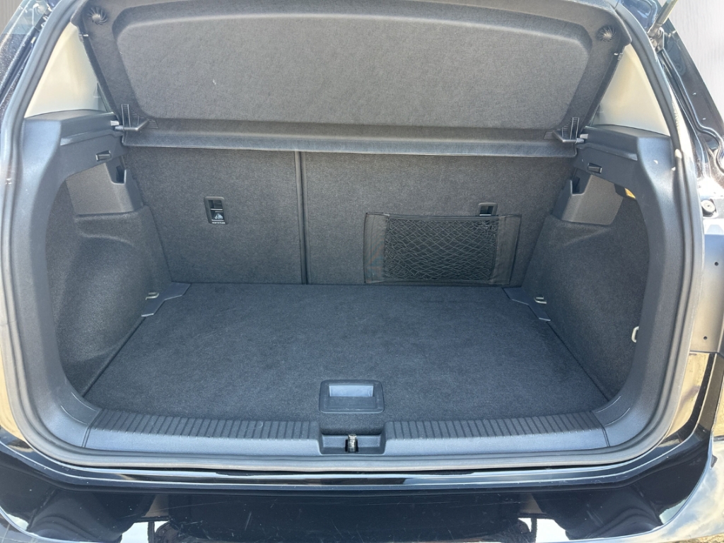Fahrzeugabbildung Volkswagen T-Cross 1.0 TSI DSG Life LED IQ Drive SHZ LM17