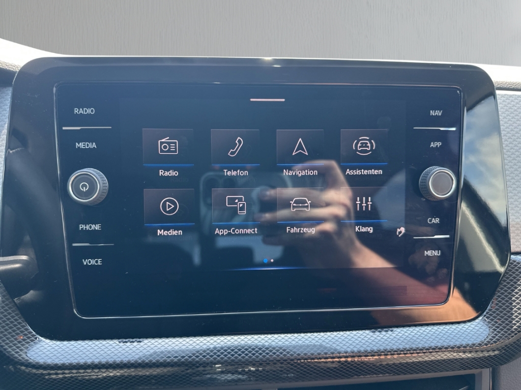 Fahrzeugabbildung Volkswagen T-Cross 1.0 TSI DSG Life LED IQ Drive SHZ LM17