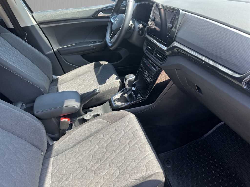 Fahrzeugabbildung Volkswagen T-Cross 1.0 TSI DSG Life LED IQ Drive SHZ LM17