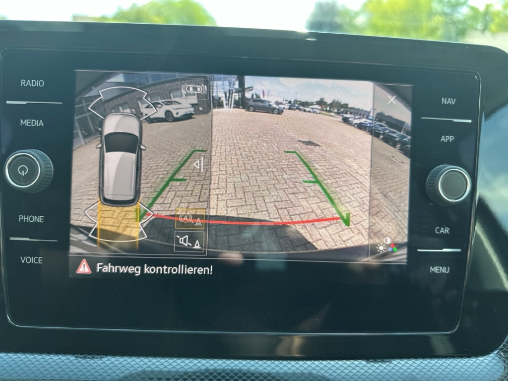 Fahrzeugabbildung Volkswagen T-Cross 1.0 TSI DSG Life LED IQ Drive SHZ LM17