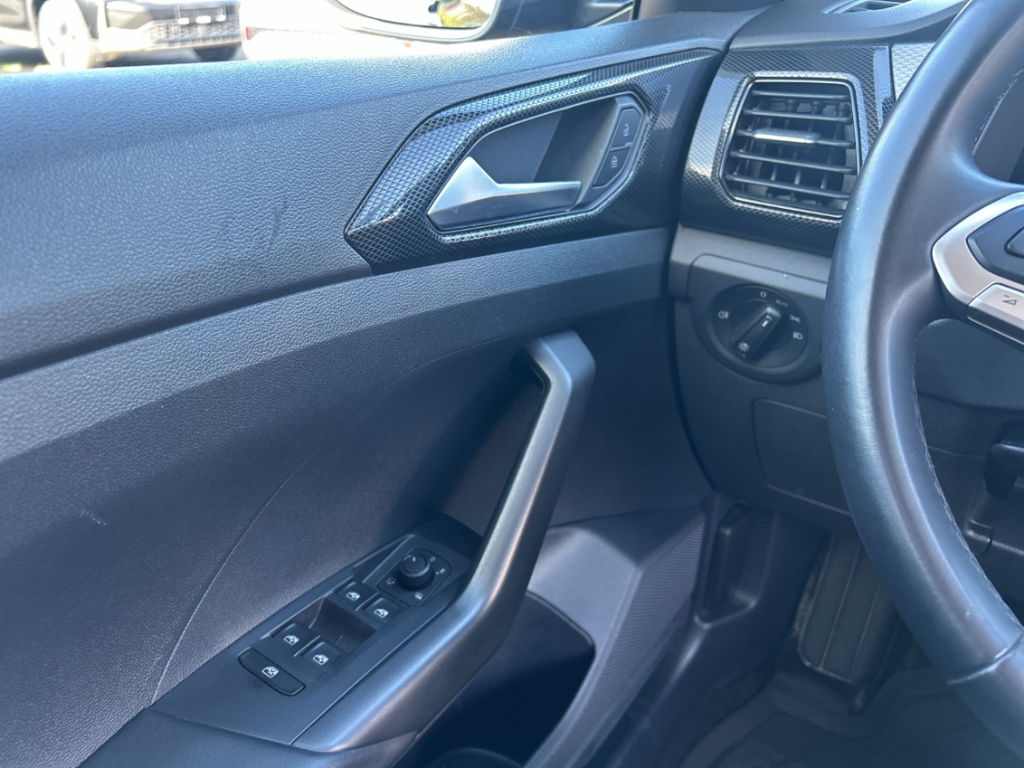 Fahrzeugabbildung Volkswagen T-Cross 1.0 TSI DSG Life ACC LED IQ.Drive SHZ R-Kam