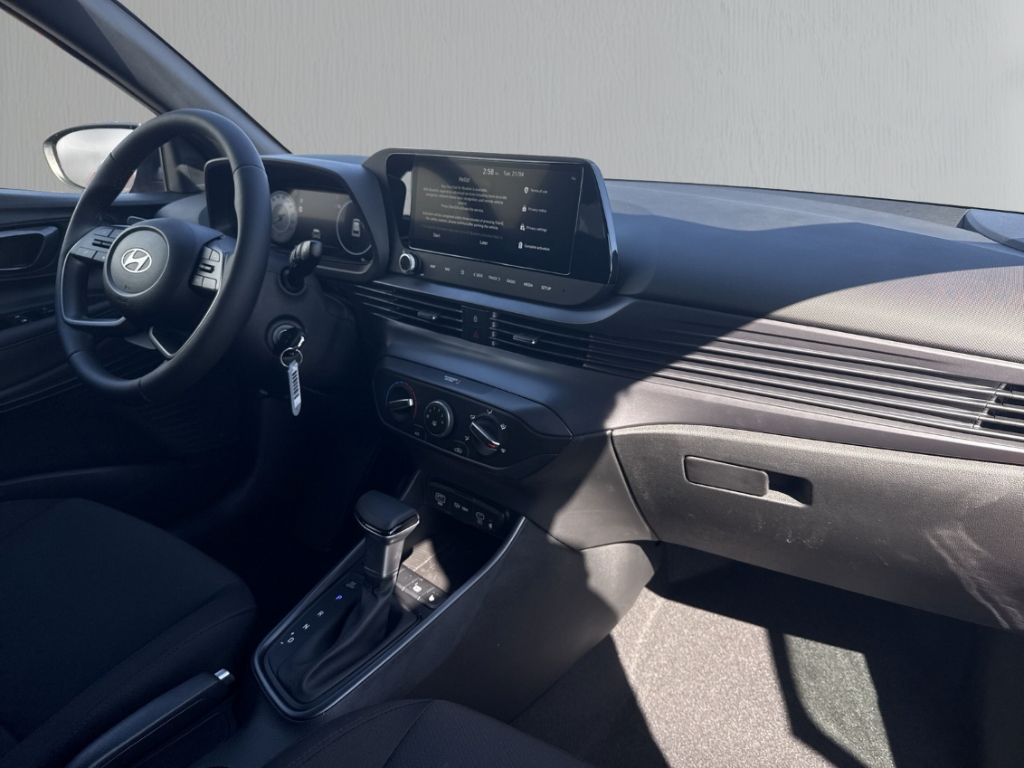 Fahrzeugabbildung Hyundai i20 FL MY26 1.0 T-GDI DCT Blackline Navi Soundsystem Bose LED Apple CarPlay Android Auto