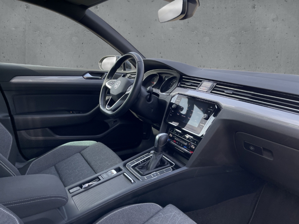 Fahrzeugabbildung Volkswagen Passat Variant TDI DSG Business AHK Nav ACC RKam