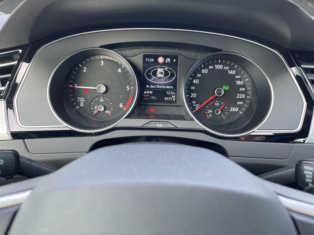 Fahrzeugabbildung Volkswagen Passat Variant TDI DSG Business AHK Nav ACC RKam