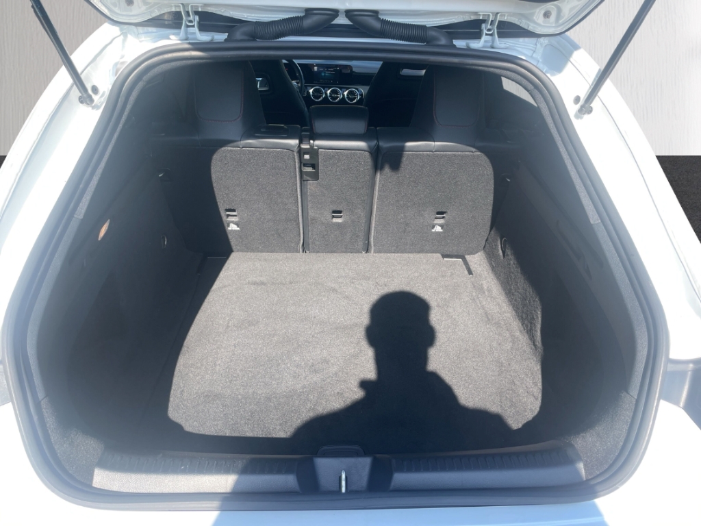 Fahrzeugabbildung Mercedes-Benz CLA 220 Shooting Brake d 8G DCT AMG NAV SHZ ACC