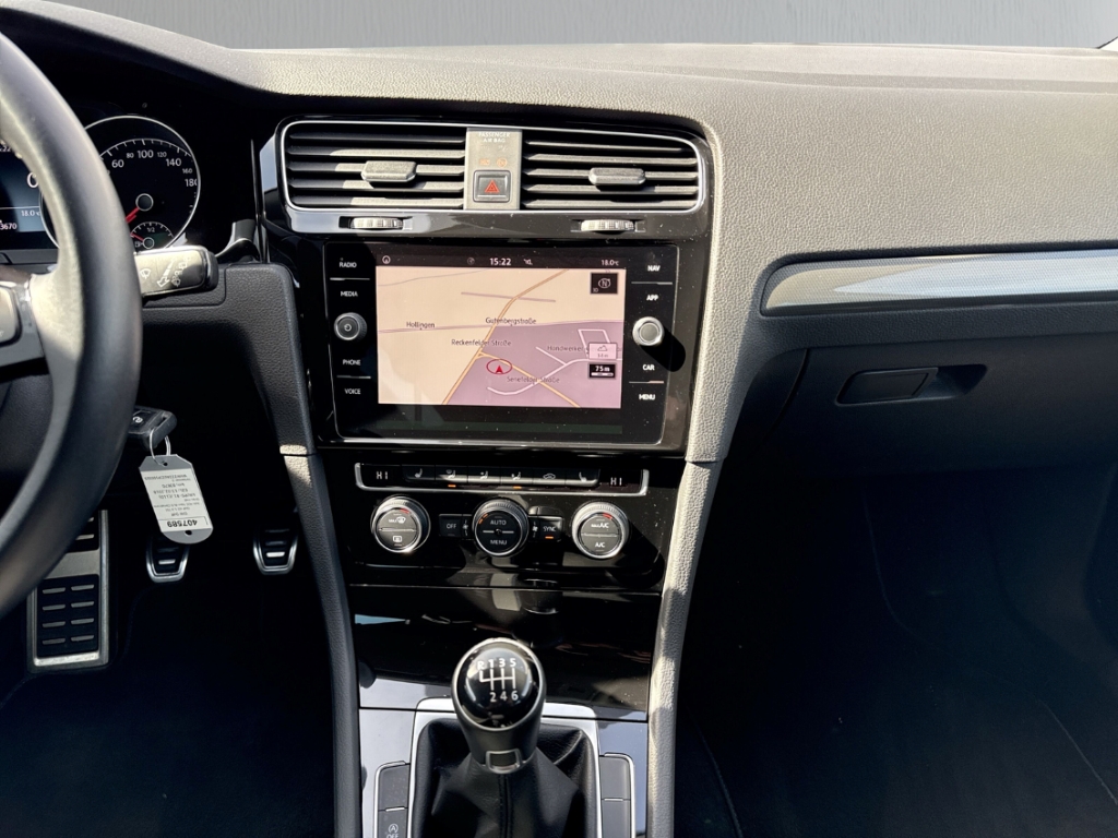 Fahrzeugabbildung Volkswagen Golf VII 1.0 TSI Kinders. Vorb. Klimaautom SHZ