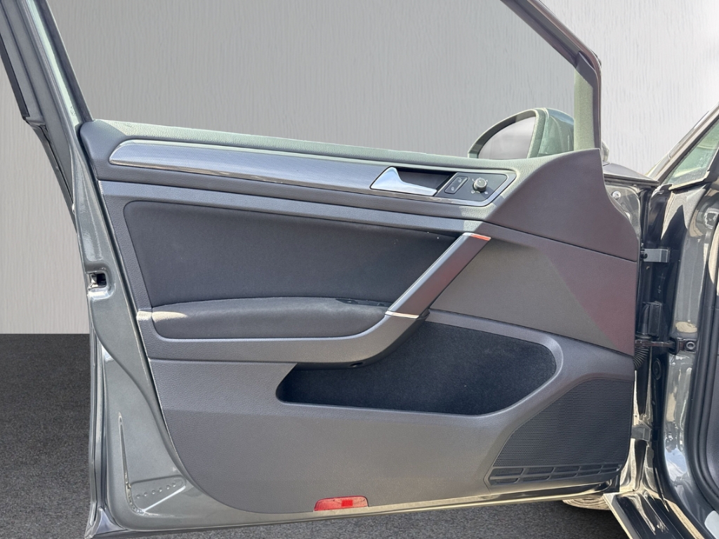 Fahrzeugabbildung Volkswagen Golf VII 1.0 TSI Kinders. Vorb. Klimaautom SHZ